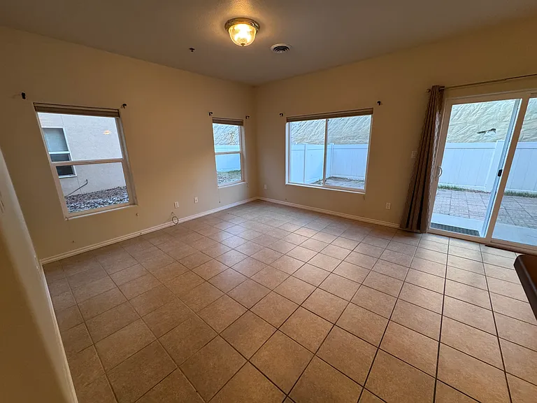 1912 Hollyhock Cir — Photo 15