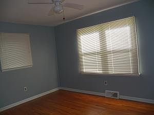 4th image of 1063 S Farnham St