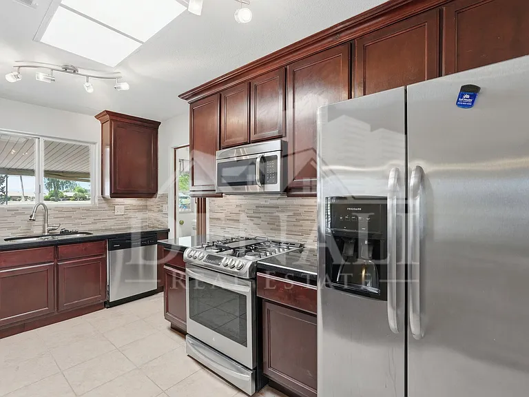 10747 W Hope Dr — Photo 9