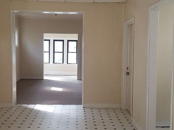 5th image of 1045 West Ave