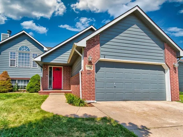 1424 E Sunset Ct, Goddard, KS 67052