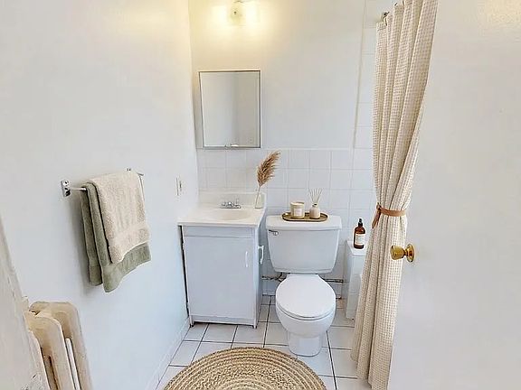 4th image of 854 Ottawa St #1