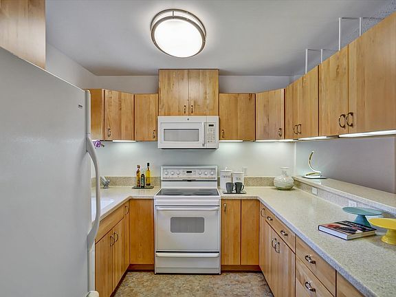 3rd image of 1175 Island Dr