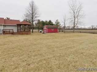 100 Post Rd, Virden, IL 62690