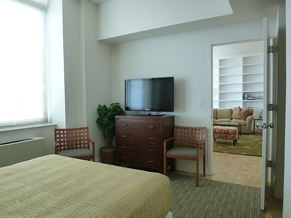 4th image of 1500 Lexington Ave APT 19D