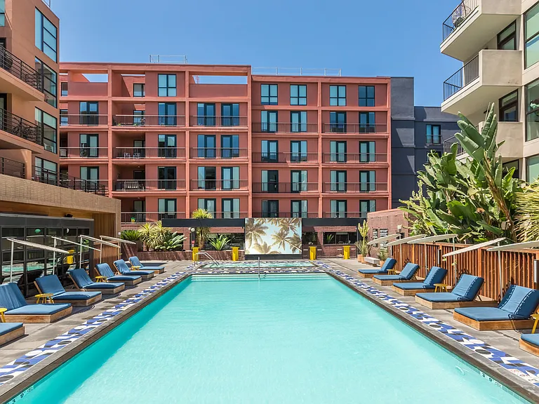 El Centro Apartments and Bungalows — Photo 1