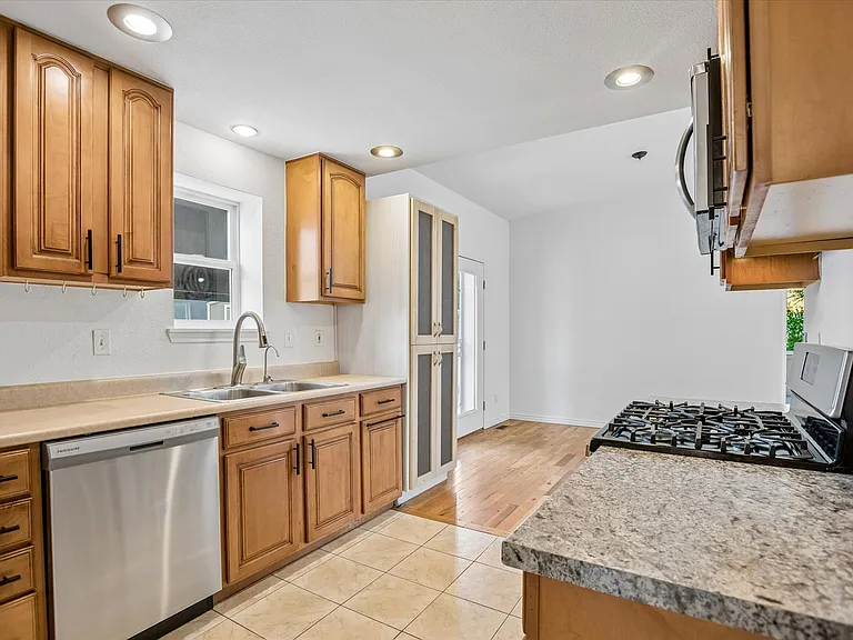 4600 W 10th Ave — Photo 5