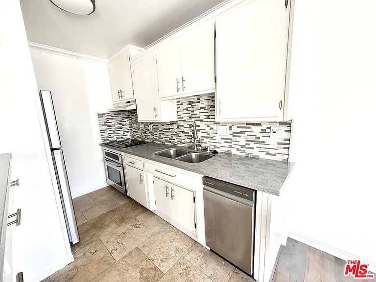 250 Linden Ave #201 — Photo 8
