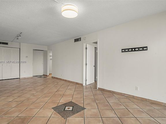 4th image of 20500 W Country Club Dr APT 607
