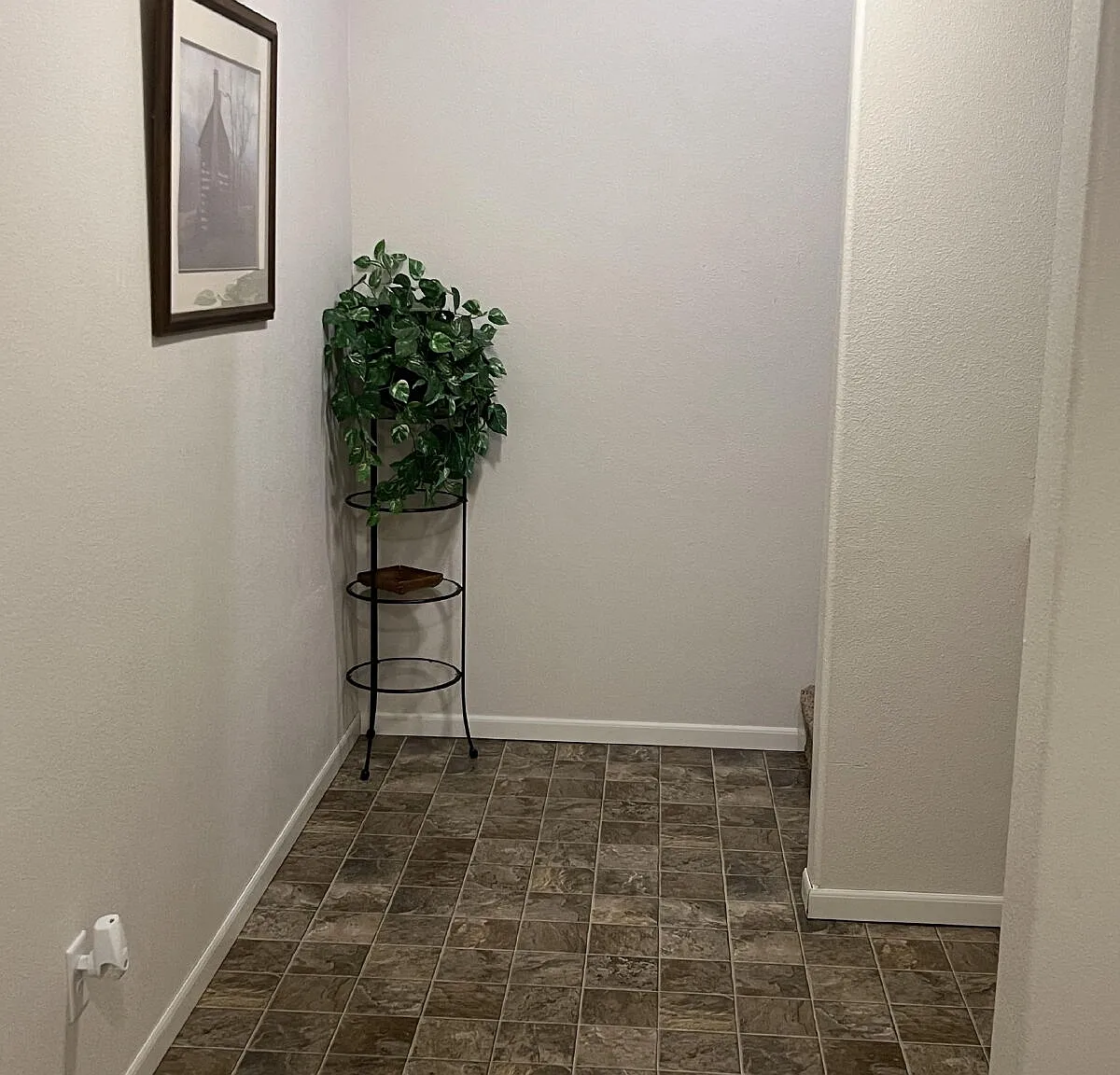 3 bed, 3.0 bath, 2200 sqft, $1,775 — Photo 2