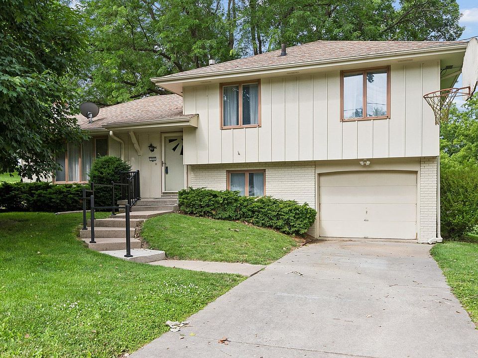 1st image of 220 Cloverdale Dr