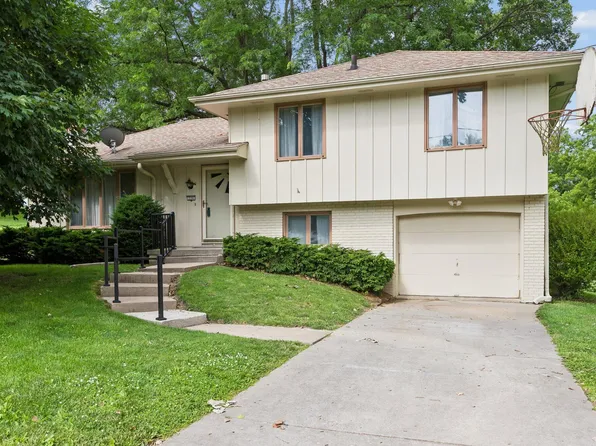 220 Cloverdale Dr, Council Bluffs, IA 51503