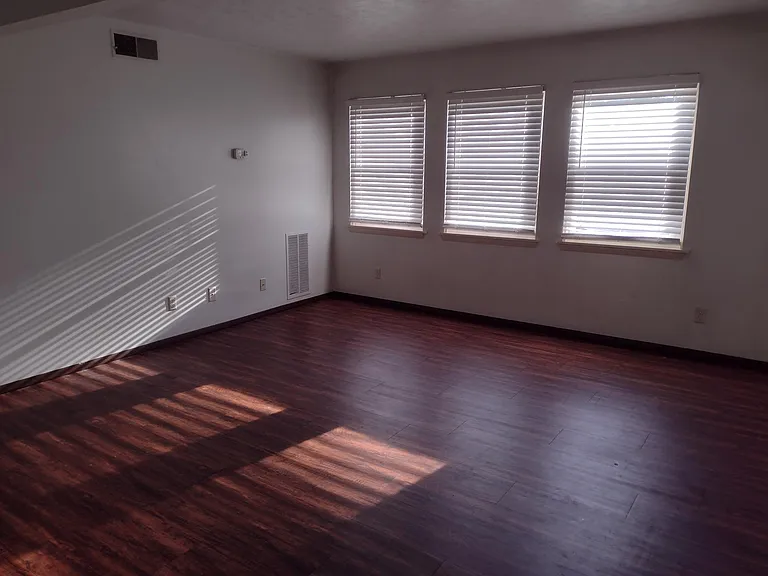 505 S Detroit St #6 — Photo 4