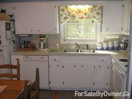 ENTRANCE
						:
						12 X 5.5. With coat closet.