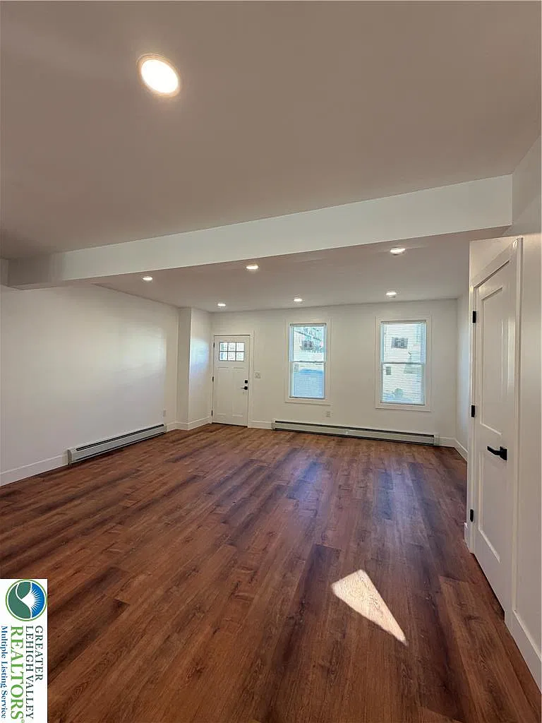 4 bed, 1.5 bath, 1800 sqft, $2,495 — Photo 3
