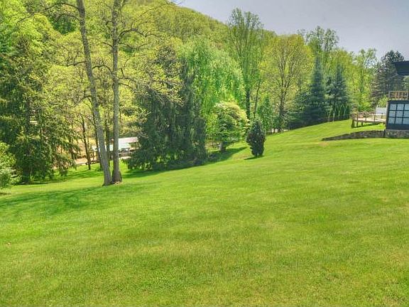 3rd image of 3763 Hemlock Park Dr