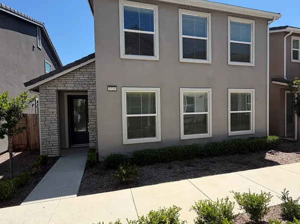 2725 E Teaberry Dr, Fresno, CA 93730