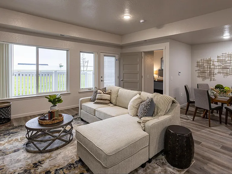 1341 sqft - Living Room