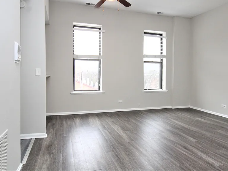 807 W Willow St #2D — Photo 6