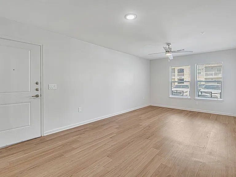 Summerdale Apartments — Photo 4