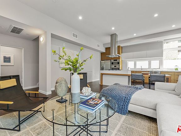 4th image of 1729 S Barrington Ave #1