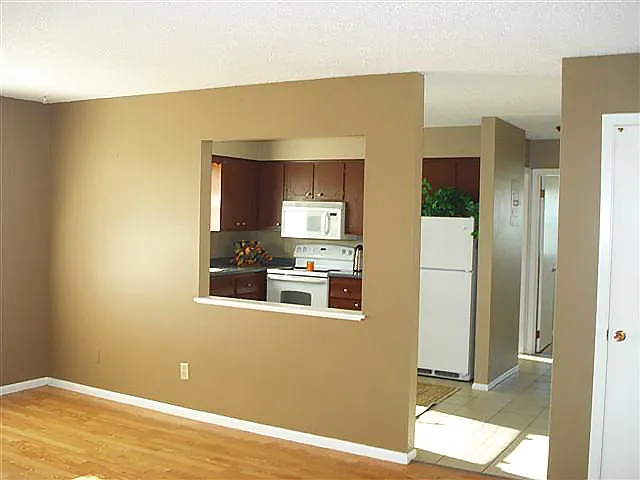 705 E 3rd St — Photo 3