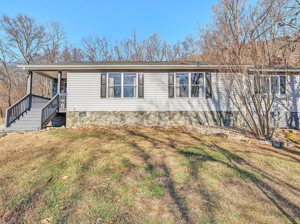 1311 Walnut Shell Dr, Vinton, VA 24179