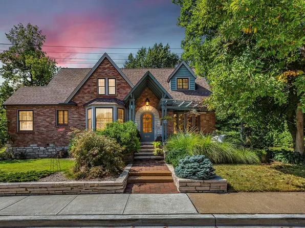 8420 Winzenburg Dr, Saint Louis, MO 63117