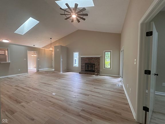 3rd image of 8138 Foxchase Cir
