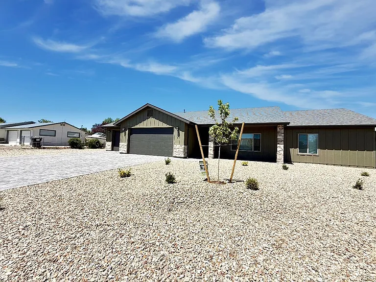3676 N Valley View Dr — Photo 2
