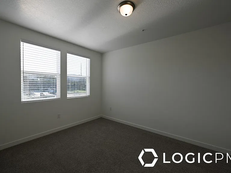754 W Blue Magic Ln #201 — Photo 31