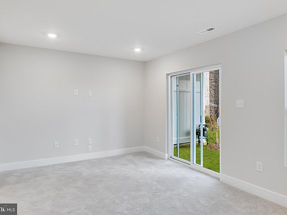 3rd image of 29429 Oxford Dr