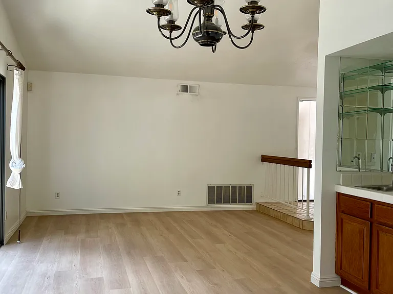 1214 Vassar Ln — Photo 10