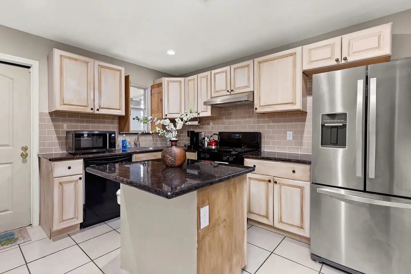 5 bed, 1780 sqft, $2,000 — Photo 1