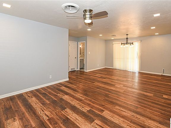 2nd image of 705 W Avenue F