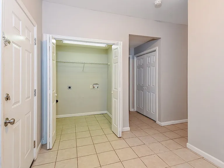221 Martins Ct — Photo 15