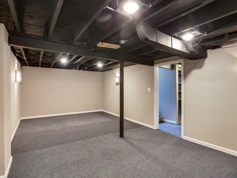 120 N Rembrandt Ave — Photo 14
