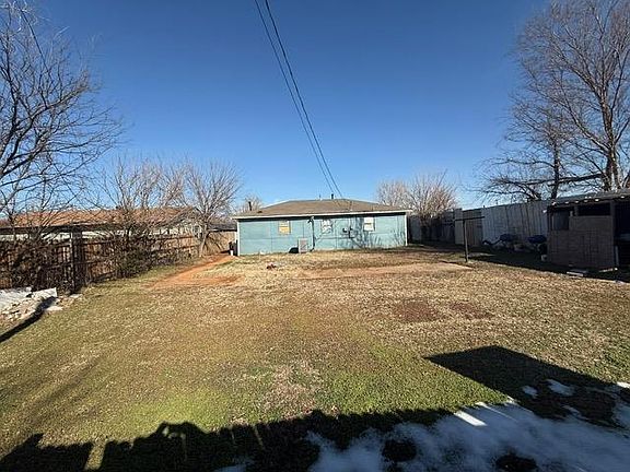 4th image of 804 SE 60th Ter
