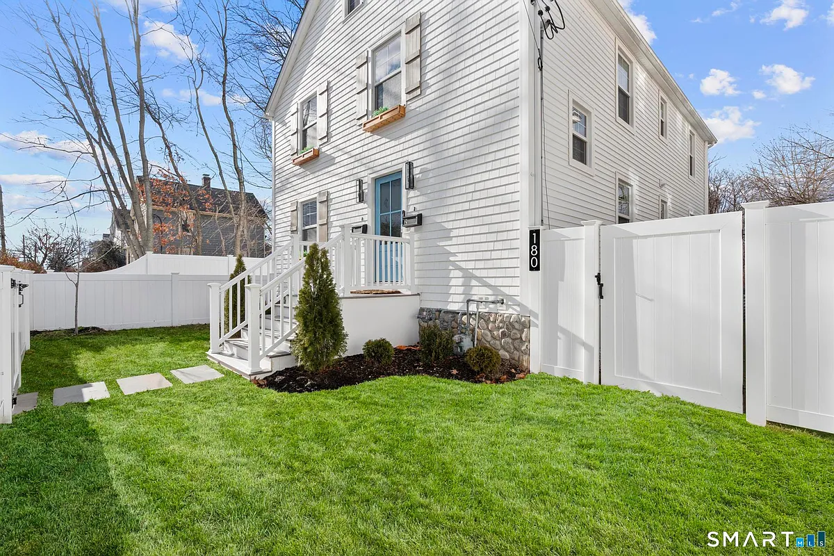 Building Photo - 180 Ruane St #1