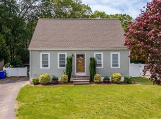 217 Hathaway Commons Rd, Fall River, MA 02720