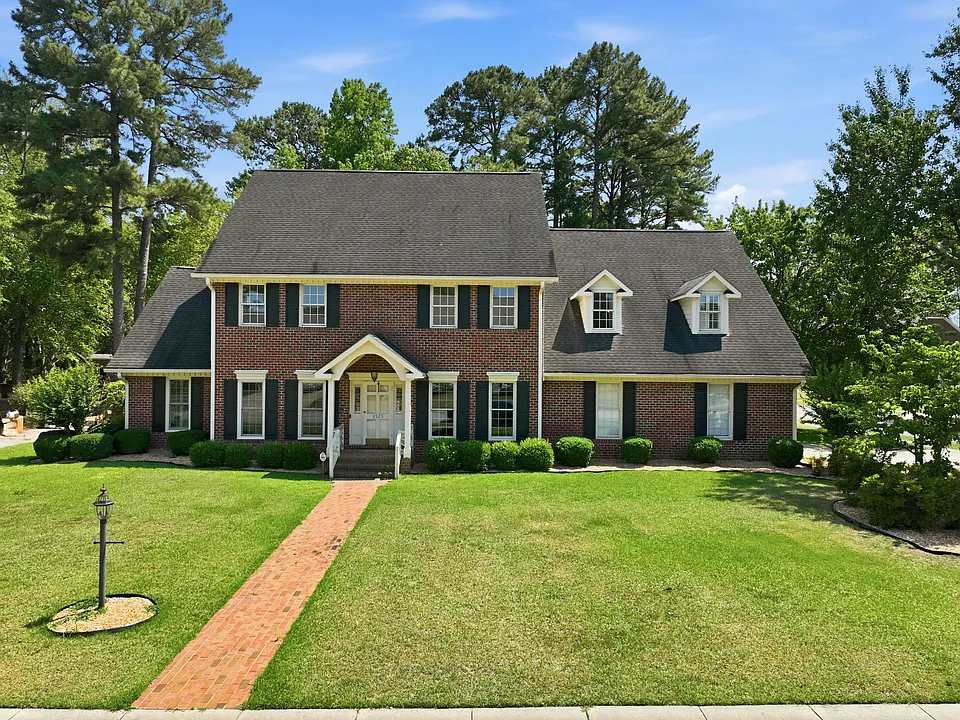 3525 Prestwick Dr