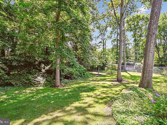 3rd image of 842 Cottonwood Dr