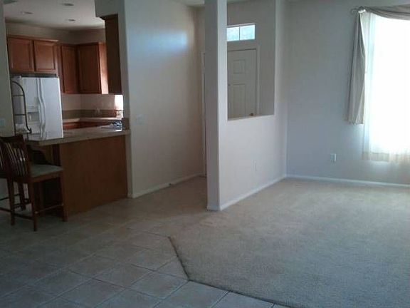 Kitchen/Entry