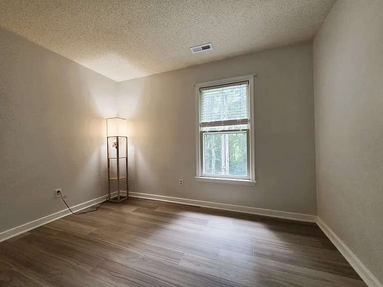 2519 Providence Creek Rd N — Photo 30