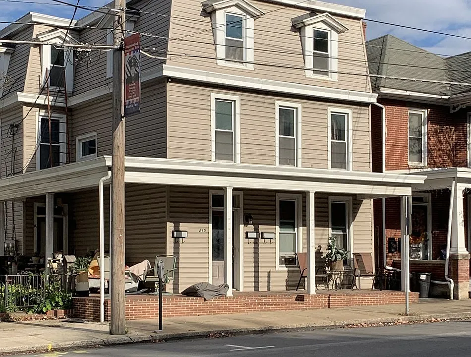 215 E King St