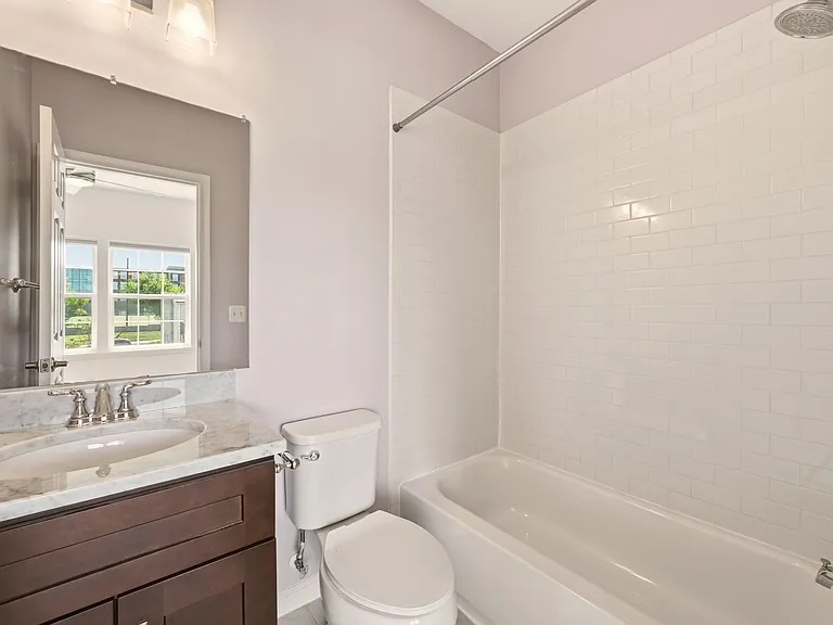 218 20th St NE #3 — Photo 28