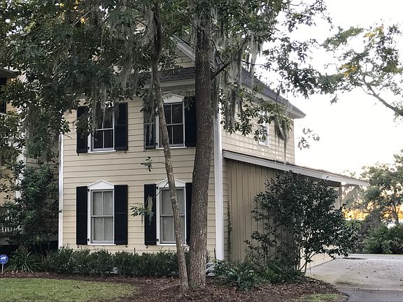 large garage w/ office above