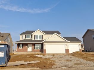 621 Drake Ln, Washington, IL 61571