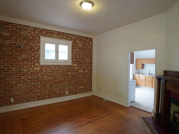 3rd image of 2623 Quincy Ave