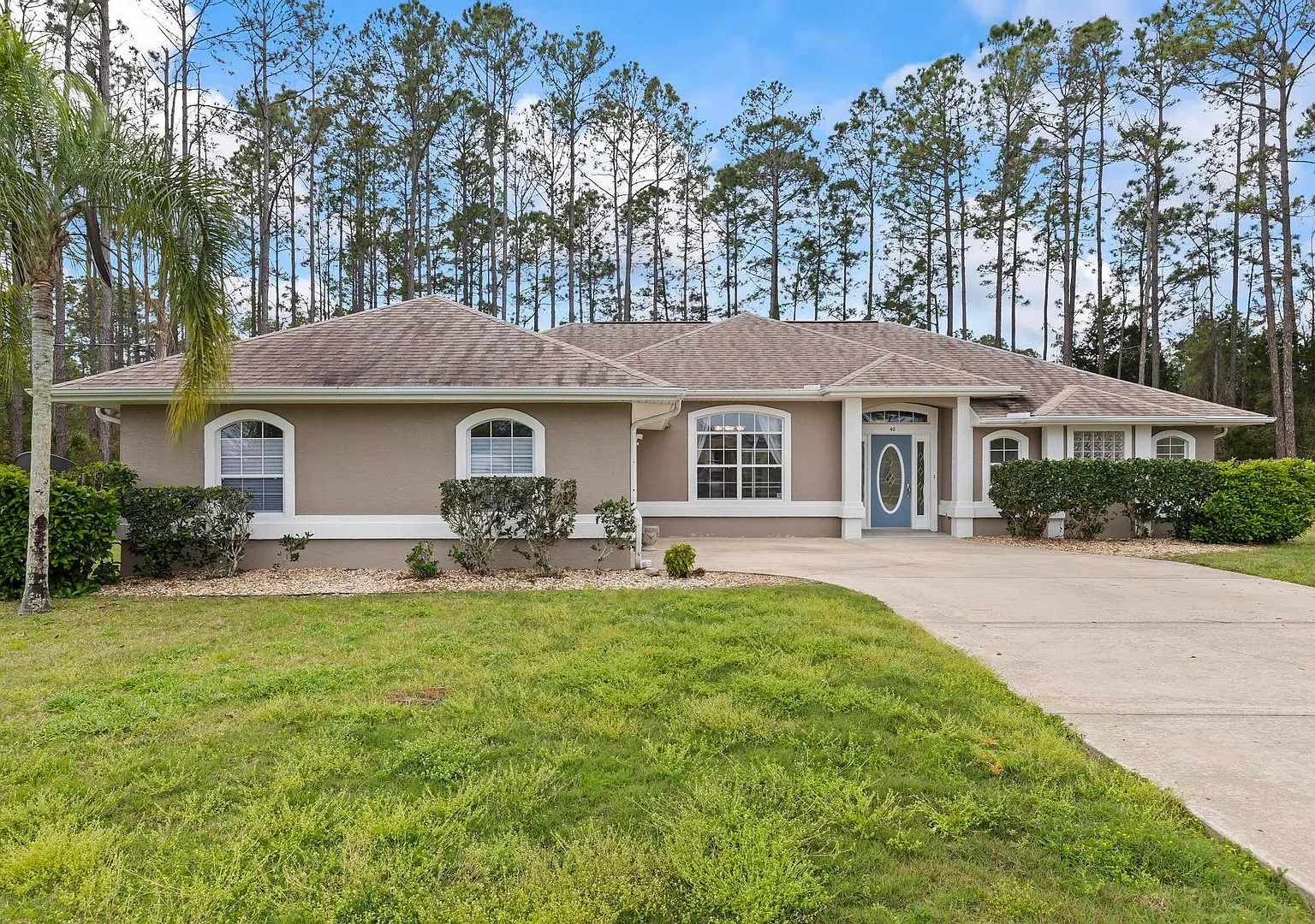 Pool home available now! — Photo 1